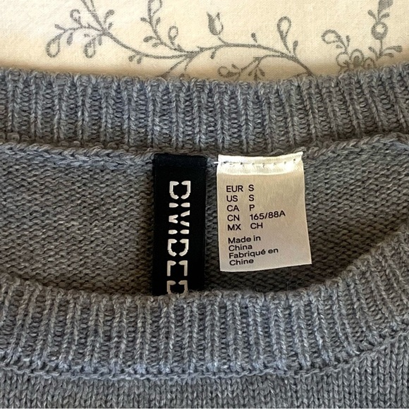 H&M grey pearl appliqué sweater​​​​​​​ - Picture 2 of 2